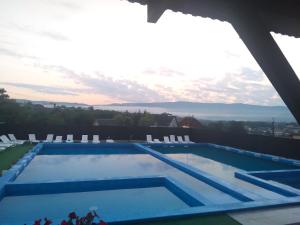 Bazén v ubytování Hotel Halas nebo v jeho okolí + 35 fotografií