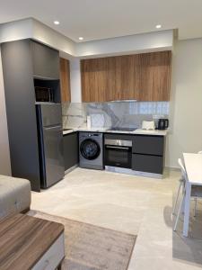 Una cocina o cocineta en Sky View Malabata Family only