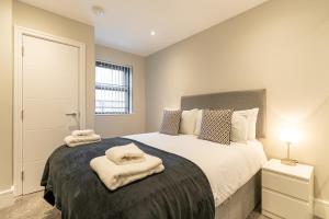 Bond House by Celador Apartments客房内的一张或多张床位