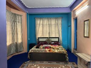 Postel nebo postele na pokoji v ubytování Pradhan Homestay Mirik - Homestay beside Mirik Lake