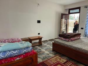 Postel nebo postele na pokoji v ubytování Pradhan Homestay Mirik - Homestay beside Mirik Lake