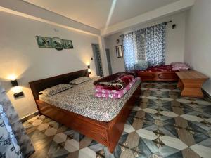 Postel nebo postele na pokoji v ubytování Pradhan Homestay Mirik - Homestay beside Mirik Lake