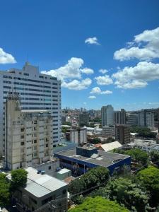 Pemandangan umum bagi Belo Horizonte atau pemandangan bandar yang diambil dari apartmen