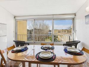 Balkón alebo terasa v ubytovaní Appartement T2 cabine climatisé, à 400m de la plage, proche commerces, 2ème étage, parking inclus - FR-1-423-272
