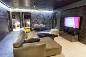Χώρος καθιστικού στο Levi and Sky Luxury Villa