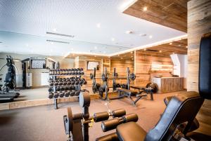 Fitness centrum a/nebo fitness zařízení v ubytování Vitalpina Hotel Magdalenahof