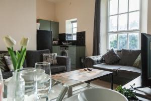Dapur atau dapur kecil di Stylish 2-Bedroom Apartment with 4 Beds, Free Parking, Specials +26 gambar