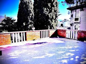 a white fence next to a brick walkway at Welcome Traveller GARDA VIBES in Garda
