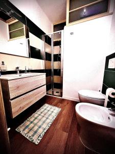 a bathroom with a sink and a toilet and a shower at Welcome Traveller GARDA VIBES in Garda