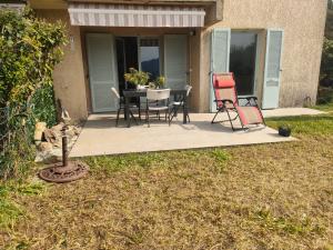 Κήπος έξω από το Sartène Appartement 3 pièces vue mer avec jardin