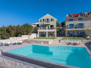 Hồ bơi trong/gần HELLOSUMMER luxury Apartments Kefalonia