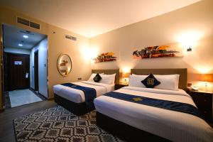 Letto o letti in una camera di Seven Seas Hotel
