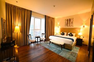 Letto o letti in una camera di Seven Seas Hotel