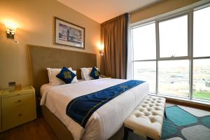 Letto o letti in una camera di Seven Seas Hotel