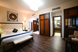Letto o letti in una camera di Seven Seas Hotel