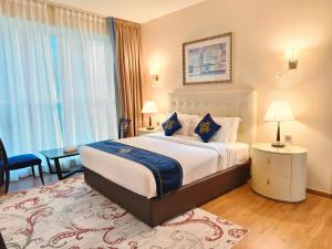 Letto o letti in una camera di Seven Seas Hotel