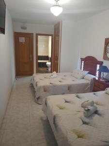 Łóżko lub łóżka w pokoju w obiekcie Pension A Barca