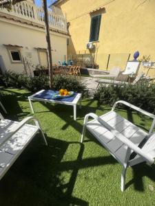 Κήπος έξω από το MARILISE - La maison blue private garden & terrace