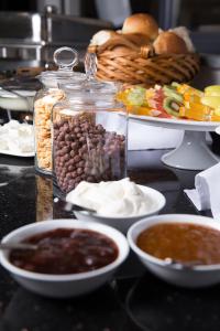 Makanan di atau berdekatan hotel