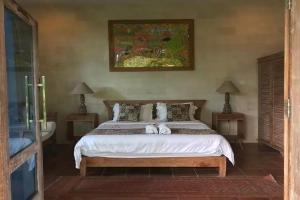 A bed or beds in a room at Bangsring Breeze