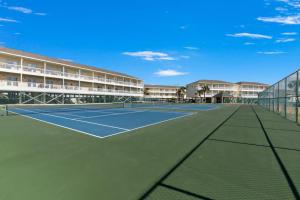 Tennis und/oder Squash in der Unterkunft Anchors Up-HeatedPool PrivBeach oder in der Nähe