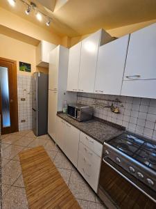 Cucina o angolo cottura di Casa Luciana - Comfort a Lucca con Parcheggio