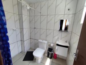 a small bathroom with a toilet and a sink at Acomodação São José dos pinhais in São José dos Pinhais +1 photo