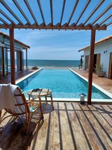 Πισίνα στο ή κοντά στο Dylan Beach House Kuiburi