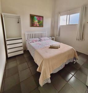 a small bedroom with a bed and a window at Suíte 04 Luiz Gonzaga in Caruaru