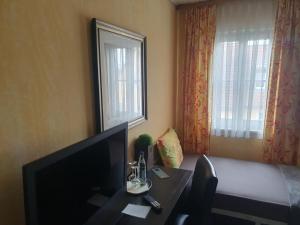 TV a/nebo společenská místnost v ubytování Gasthaus Krone