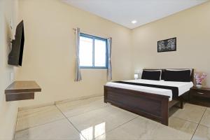 Μια τηλεόραση ή/και κέντρο ψυχαγωγίας στο Hotel O Mint Leaf & Lodging +45 φωτογραφίες