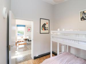 Una cama o camas en una habitación de The Sleepy Shell