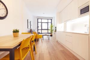 Μια τηλεόραση ή/και κέντρο ψυχαγωγίας στο Acanto Apartamentos