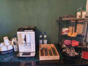 Příslušenství pro přípravu čaje a kávy v ubytování Gasthaus Krone
