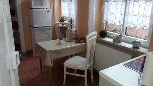 Kuchyň nebo kuchyňský kout v ubytování Große Ferienwohnung 85qm