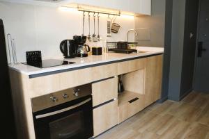 Una cocina o kitchenette en HOM I Dpto Estudio lAire A Metro Parque Bustamante