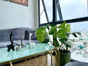 Khu vực ghế ngồi tại Dr 502 Modern Studio With City View And Kitchen