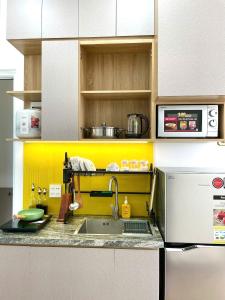 Nhà bếp/bếp nhỏ tại Dr 502 Modern Studio With City View And Kitchen