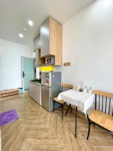 Nhà bếp/bếp nhỏ tại Dr 502 Modern Studio With City View And Kitchen
