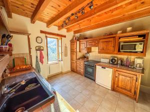 Køkken eller tekøkken på La Grossille Mas avec piscine