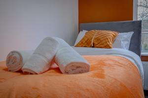 Voodi või voodid majutusasutuse Premium Serviced Accommodation Nottingham, 4 Bedrooms, 5 Beds, 4 Bathrooms, Sleeps 7 toas