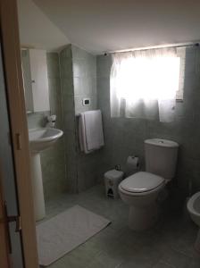 Hotel La Villa tesisinde bir banyo