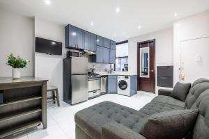 Dapur atau dapur kecil di Discover the Comfort of Columbia University Area-1