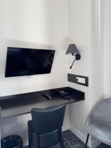 TV a/nebo společenská místnost v ubytování Trocadero + 24 fotografií