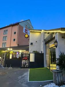 Budova, kde se hotel nachází
