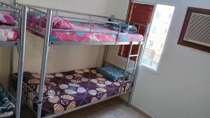 Postel nebo postele na pokoji v ubytování Cozy Vibes Hostel