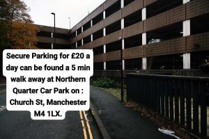 un panneau est affiché devant un bâtiment dans l'établissement City SuperHost - Stunning City Centre Penthouse Over Two Floors, à Manchester