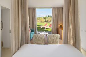 Praia do Canal Nature Retreat - Small Luxury Hotels of the World客房内的一张或多张床位