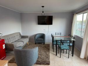 a living room with a couch and a table at Casa independiente muy acogedora in Puerto Varas