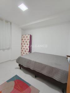 a bedroom with a bed and a chair at Lindo Apartamento em Intermares - 03 quartos, todos com ar-condicionado in Cabedelo +19 photos